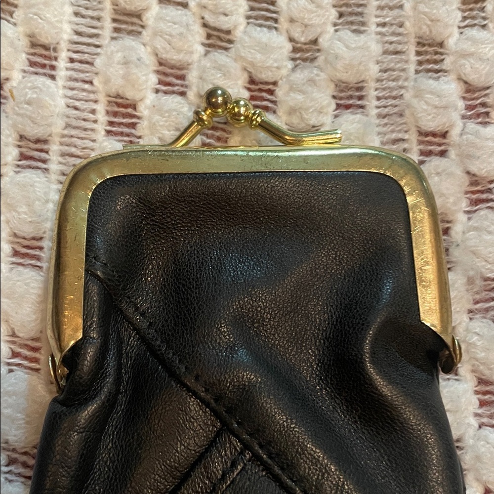 NWOT Vintage Black Leather Coin/Cigarette Purse with Gold Kiss Lock Closure. - Picture 2 of 12